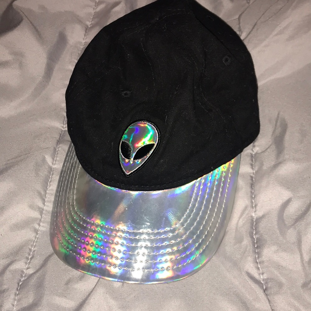 Holographic hat
